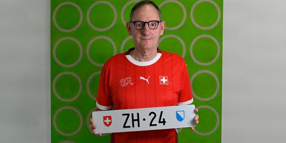 Polizeidirektor Mario Fehr mit der Rekord-Autonummer «ZH 24»