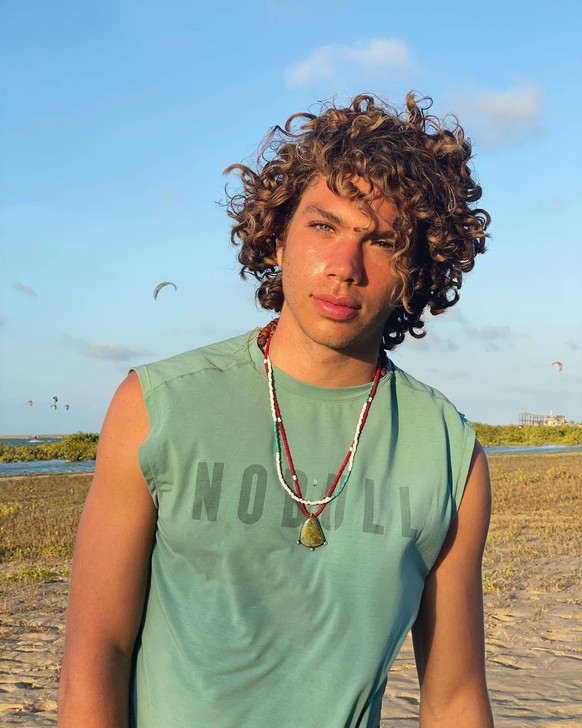 Celeb s tweets today Elias Becker has posted a photo on Instagram with the following remarks: yo voy Instagram, 2021-10-13 11:24:26. Photo supplied by . Service fee applies. EDITORIAL USE ONLY / MAY N ...