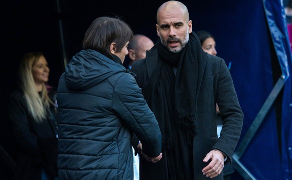 epa06579363 Chelsea manager Antonio Conte greets Manchester City manager Pep Guardiola (R) before the English Premier League soccer match between Manchester City and Chelsea FC held at Etihad stadium, ...