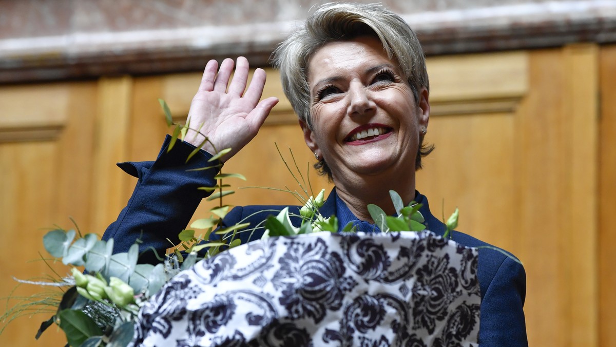 Karin Keller-Sutter freut sich ueber ihre Wahl zum 119. Mitglied des Bundesrates waehrend der Ersatzwahl in den Bundesrat durch die Vereinigte Bundesversammlung, am Mittwoch, 5. Dezember 2018 im Natio ...