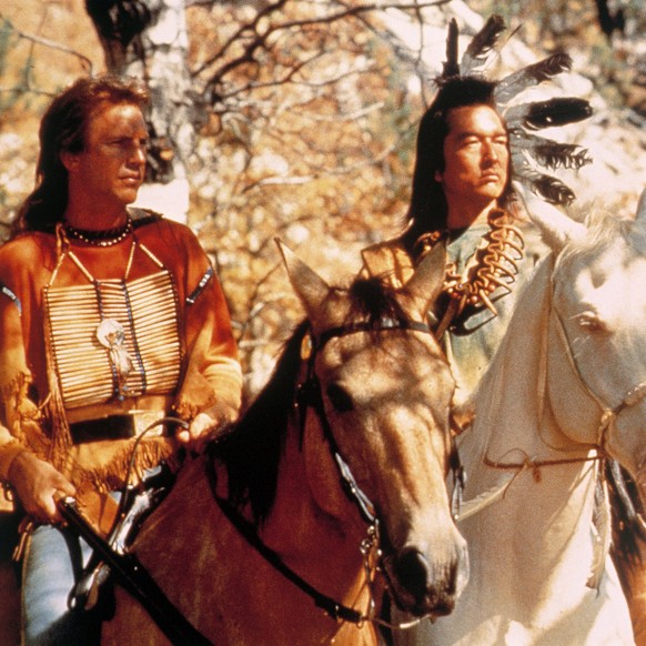 DER MIT DEM WOLF TANZT / Dances with Wolves USA 1990 / Kevin Costner KEVIN COSTNER Leutnant Dunbar, GRAHAM GREENE Kicking Bird Regie: Kevin Costner aka. Dances with Wolves / DER MIT DEM WOLF TANZT USA ...