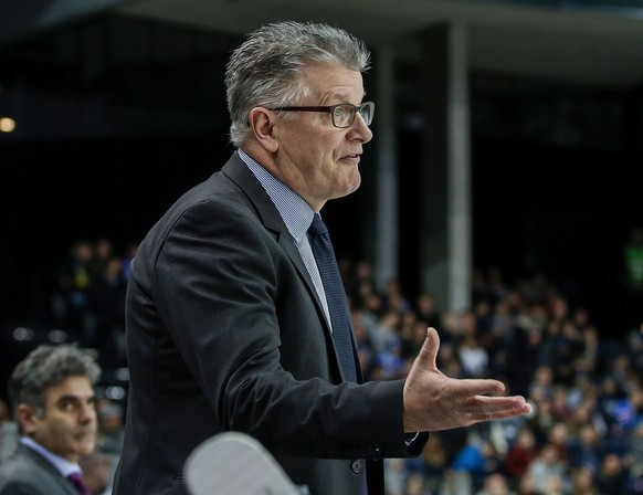 Der NHL-General Marc Crawford steht bei den Lions an der Bande.