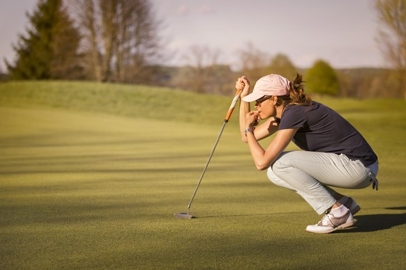 Zum Golfspielen braucht's keine Maske.