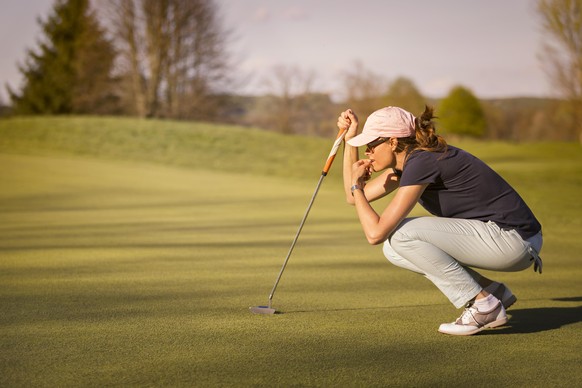 Zum Golfspielen braucht's keine Maske.