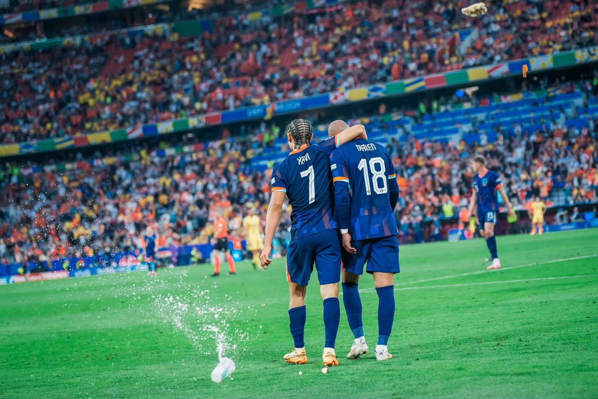 EURO 2024 - Round of 16: Romania vs. The Netherlands Donyell Malen scores the third goal for Netherlands and celebrates with Xavi Simons, as Romanian fans throw food and beer on the pitch in anger dur ...