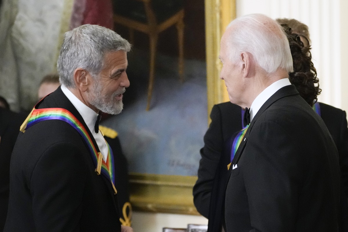 FILE - President Joe Biden shakes hands with actor, director and producer George Clooney during the Kennedy Center honorees reception at the White House in Washington, Dec. 4, 2022. Movie star and lif ...
