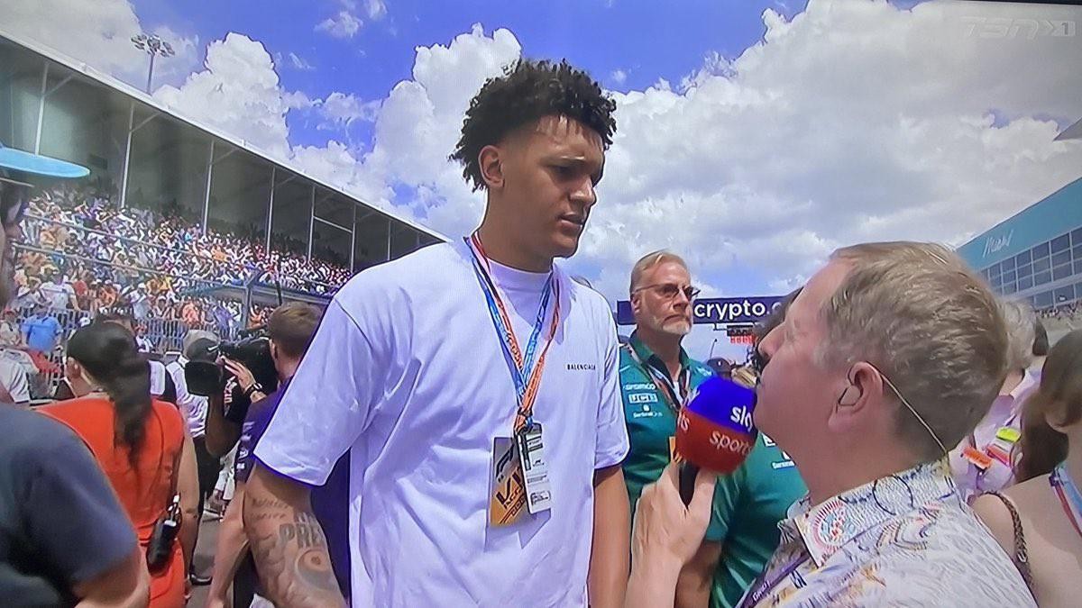 «Hilarious!», würden die Engländer sagen. Den College-Basketballer Paolo Banchero hält Martin Brundle irrtümlich für Patrick Mahomes.