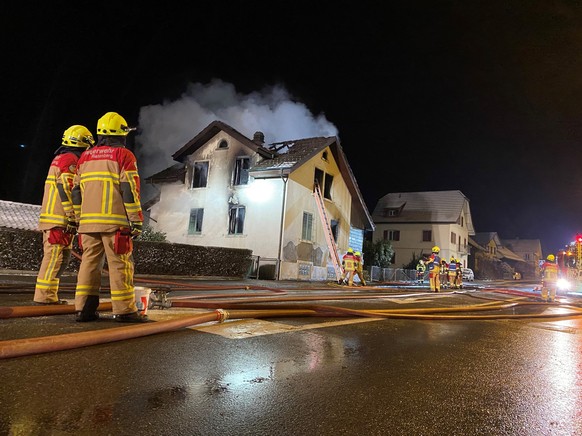 Ein Mann ist in der Nacht auf den 19. Januar 2022 bei einem Hausbrand in Villmergen AG ums Leben gekommen.