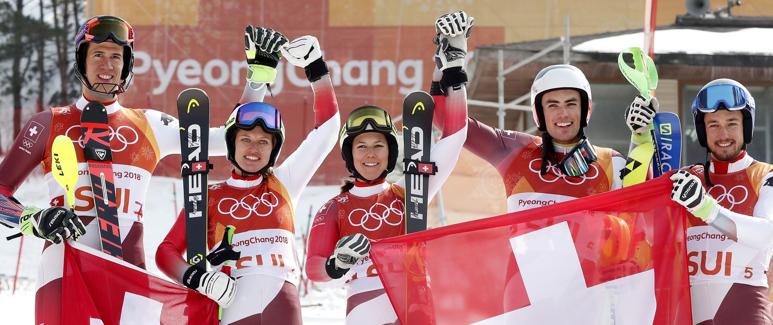 epa06559502 Gold medal winning team of Switzerland celebrates during the venue ceremony for the Alpine Team Event race at the Yongpyong Alpine Centre during the PyeongChang 2018 Olympic Games, South K ...