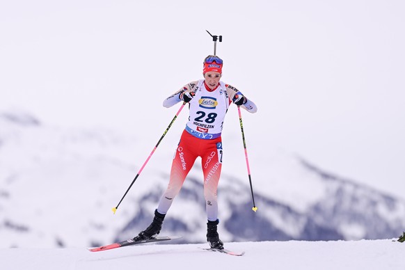 epa11017590 Elisa Gasparin of Switzerland in action during the women&#039;s 7,5km Sprint race at the IBU Biathlon World Cup in Hochfilzen, Austria, 08 December 2023. EPA/CHRISTIAN BRUNA