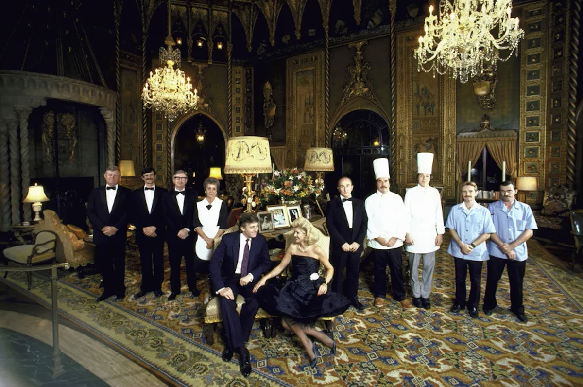Donald Trump et sa première femme, Ivana, peu de temps après leur installation dans ce palais baroque.
