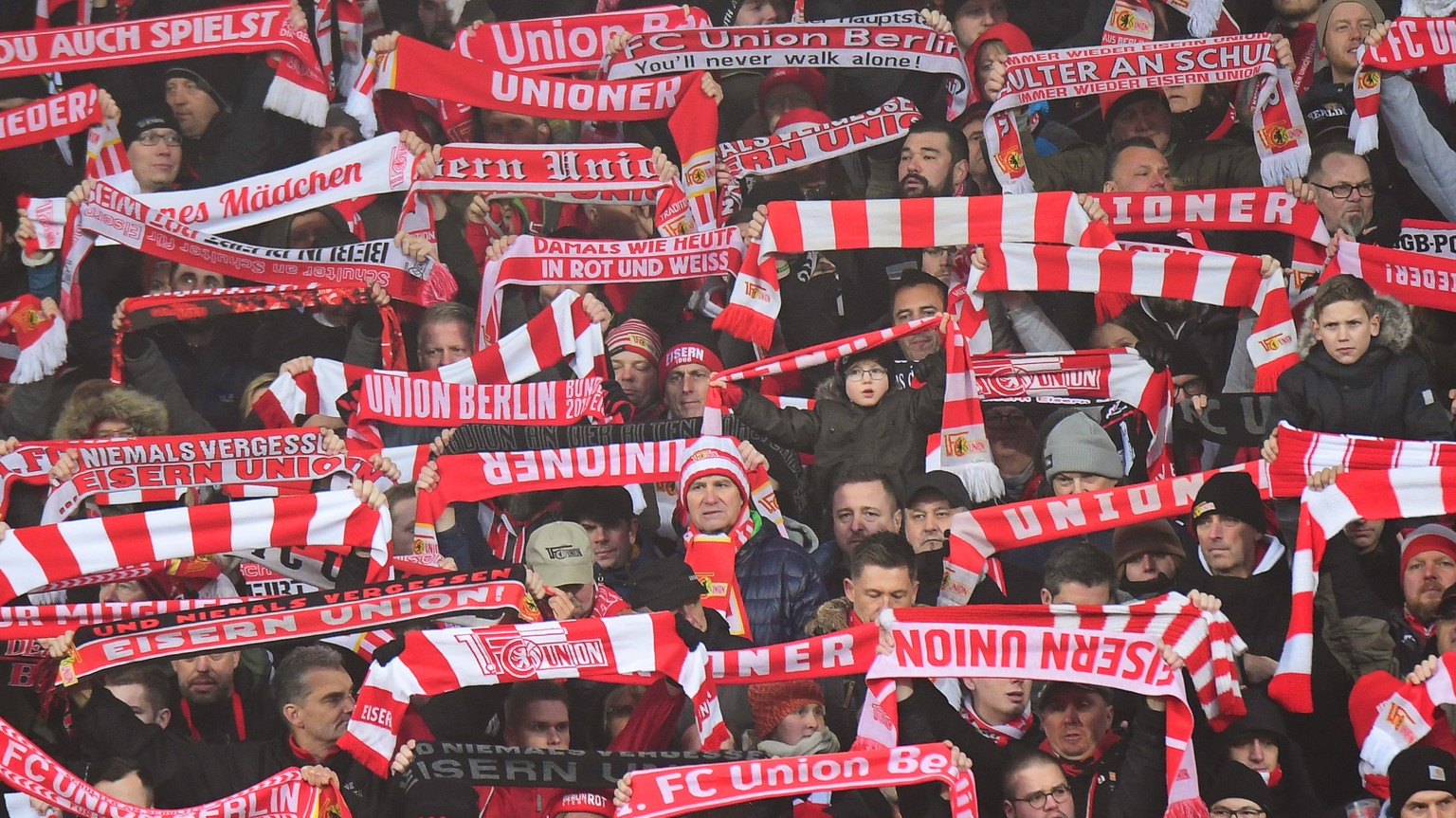 epa08163520 Union fans cheer prior to the German Bundesliga soccer match between FC Union Berlin and FC Augsburg in Berlin, Germany, 25 January 2020. EPA/CLEMENS BILAN CONDITIONS - ATTENTION: The DFL  ...