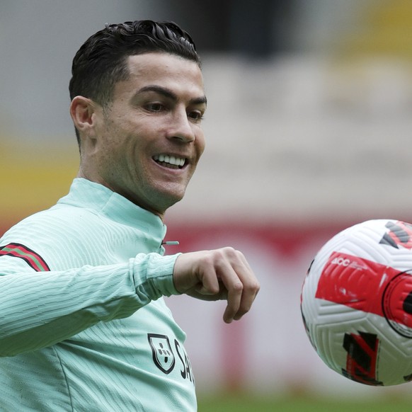 epa09850796 Portugal&#039;s Cristiano Ronaldo performs during his team&#039;s training session in Porto, Portugal, 26 March 2022. Portugal will face North Macedonia in their FIFA World Cup 2022 qualif ...