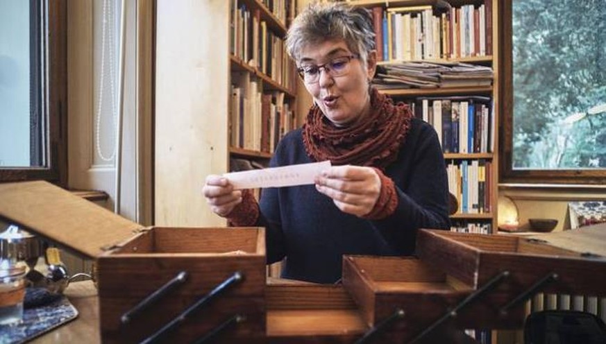 Wünscht sich eine «fruchtbare Konkurrenz»: Theologin Monika Hungerbühler in ihrem Büro.