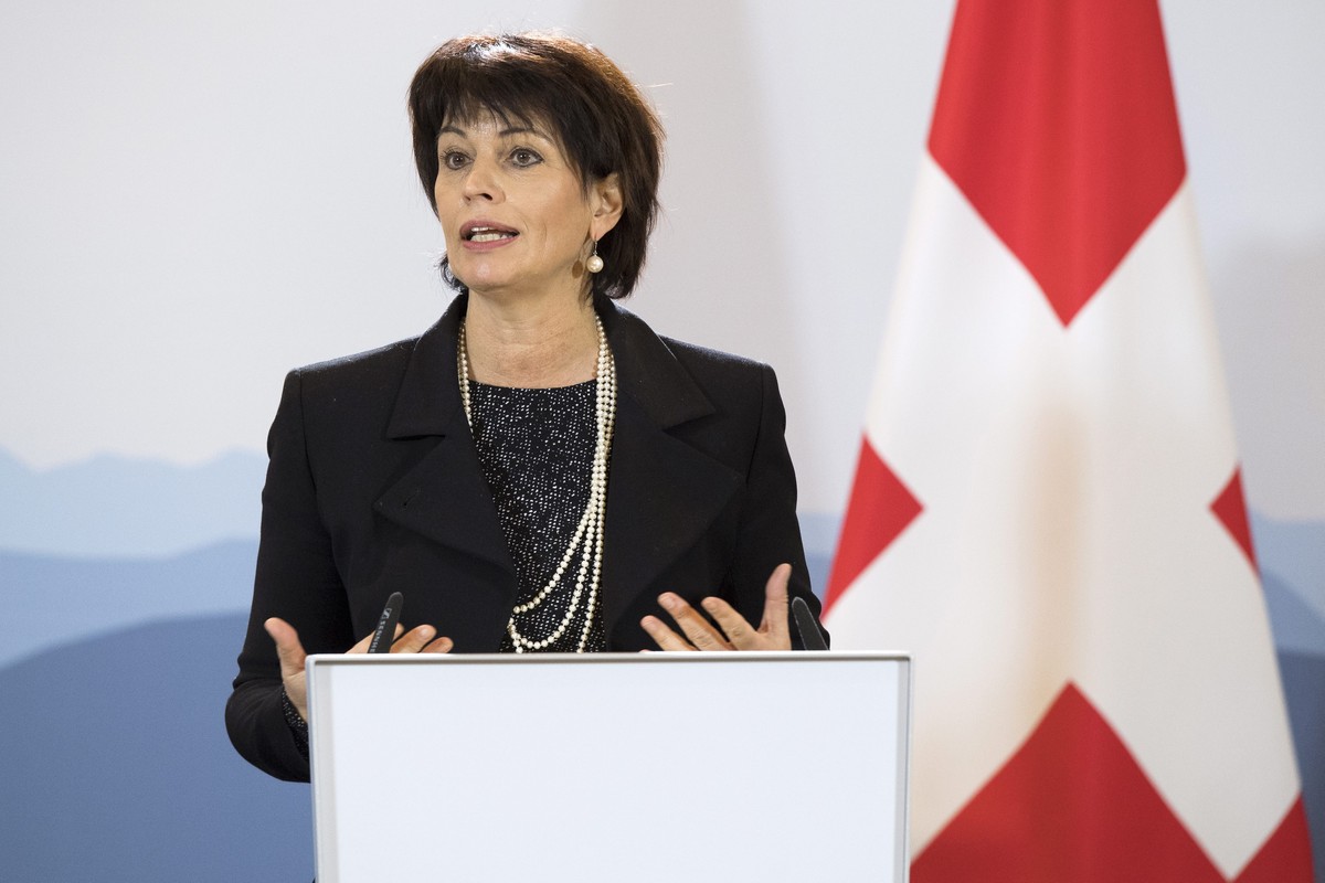 epa05721257 Swiss Federal President Doris Leuthard delivers a joint press conference with China's President Xi Jinping at the Hotel Bellevue Palace in Bern, Switzerland, 16 January 2017. Presiden ...