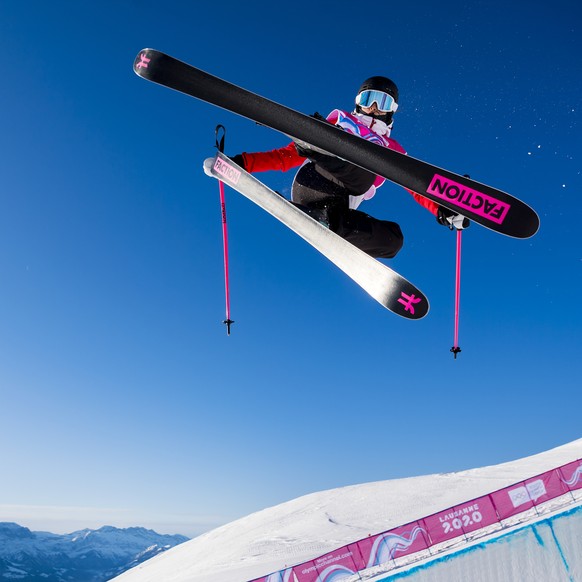PREMIUM - CHINA UND WINTERSPORT - Gold medalist Ailing Eileen Gu from China in action during qualification run of the women&#039;s Freeski Halfpipe event at the Lausanne 2020 Winter Youth Olympic Game ...