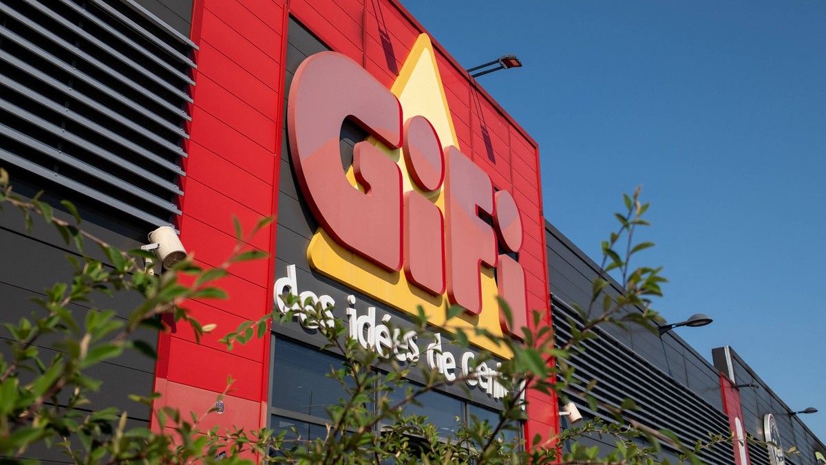 Maxi Bazar rachète GiFi en Suisse.