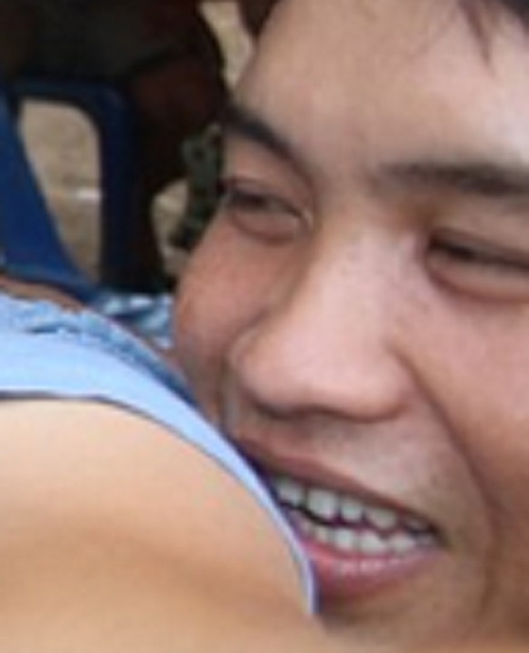 Das Autostopp-Experiment: Komme ich in Laos auf einer Strasse, die keine ist, überhaupt weiter?
Two minutes into &quot;Wedding &amp; Chill&quot; and he gives you this look ;)