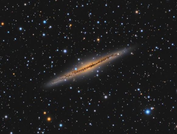 Nominierte für den Astronomy Photographer of the Year 2022. Edge On by Jason Guenzel – Astronomy Photographer of the Year 2022 – Galaxies