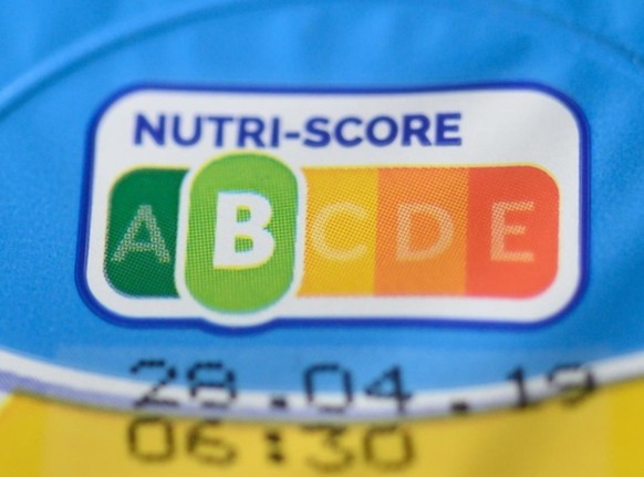 Der aus Frankreich stammende Nutri-Score bezieht neben dem Gehalt an Zucker, Fett und Salz empfehlenswerte Bestandteile wie Ballaststoffe in eine Bewertung ein und gibt dann einen einzigen Wert an - i ...