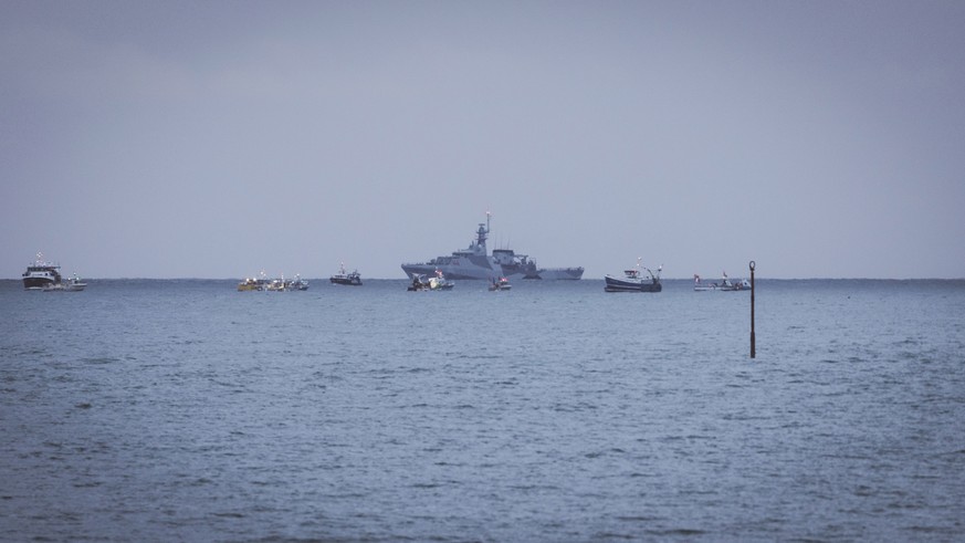 Die Royal Navy beobachtet die Lage vor Jersey.