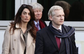 Amal Alamuddin und&nbsp;Julian Assange