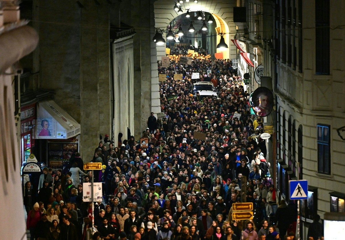 ABD0059_20241003 - WIEN - �STERREICH: Demonstration "Es ist wieder Donnerstag - Nein zur FP� in der Regierung! FIX ZAM gegen Rechts!", nach der Nationalratswahl, aufgenommen am Donnerstag, 3 ...