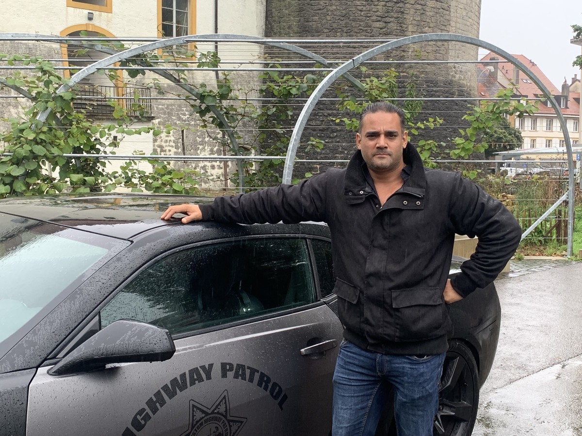 A Yverdon, depuis plusieurs mois, Ruben Ramchurn, héros pour certains, emmerdeur pour d'autres, traque les dealers de sa ville et se met en danger.