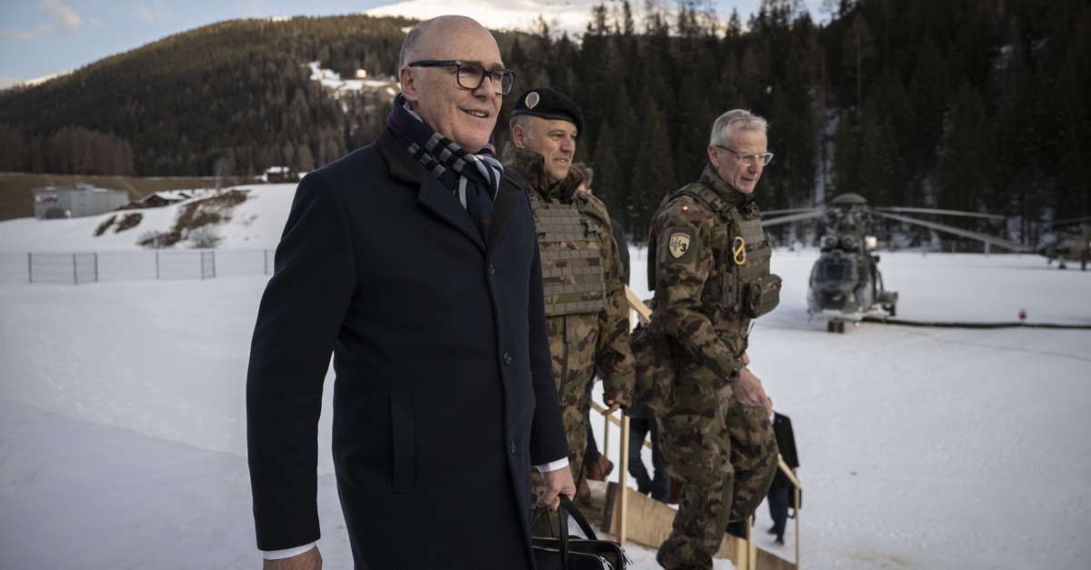 Pfister-plant-Anzahlungen-um-R-stungslieferungen-vorzuziehen-doch-das-Geld-fehlt