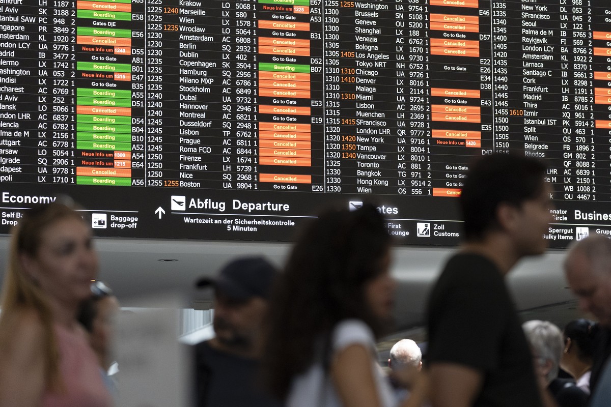 Panne mondiale: les atterrissages interrompus à Zurich