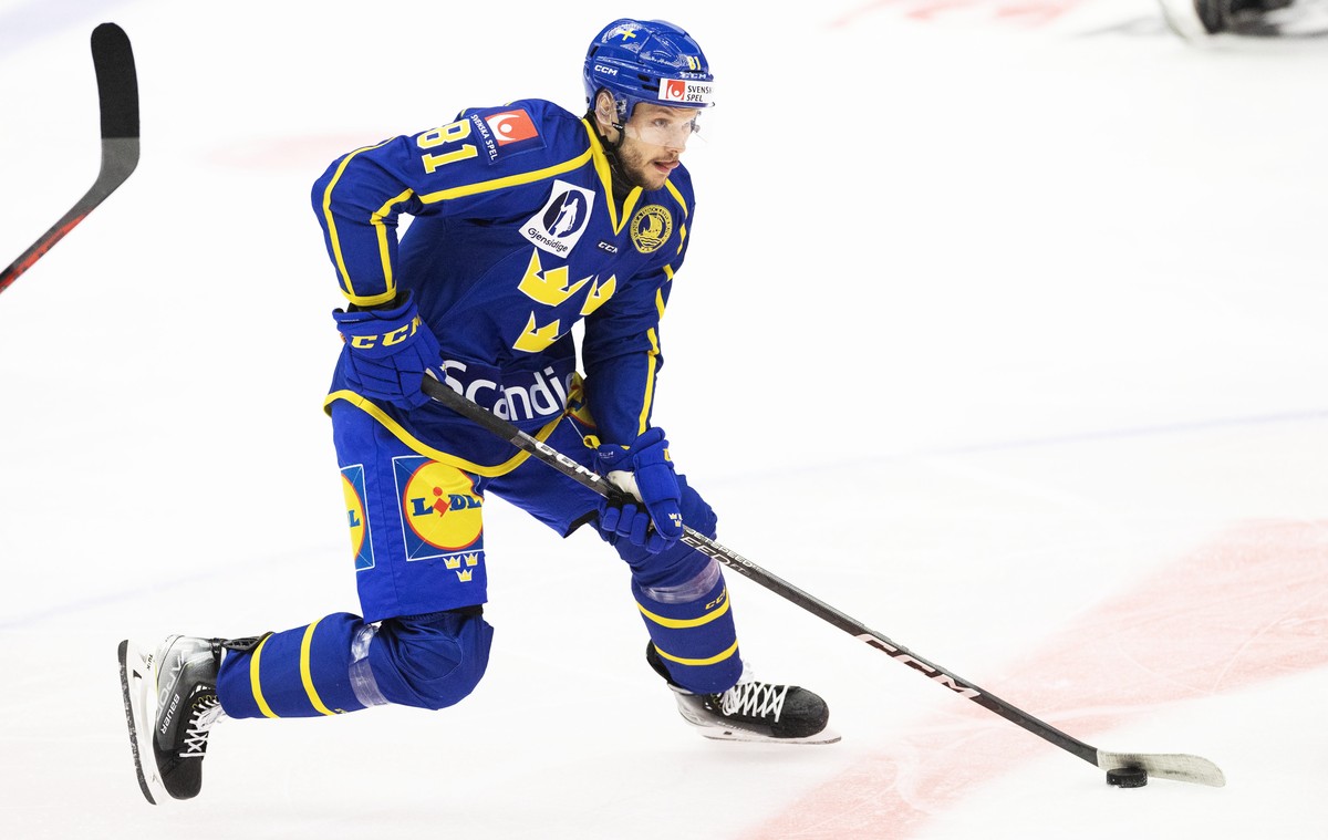 epa10463358 Sweden's Theodor Lennstrom in action during the Euro Hockey Tour - Beijer Hockey Games ice hockey match between Sweden and Finland at Malmo Arena in Malmo, Sweden, 12 February 2023. E ...