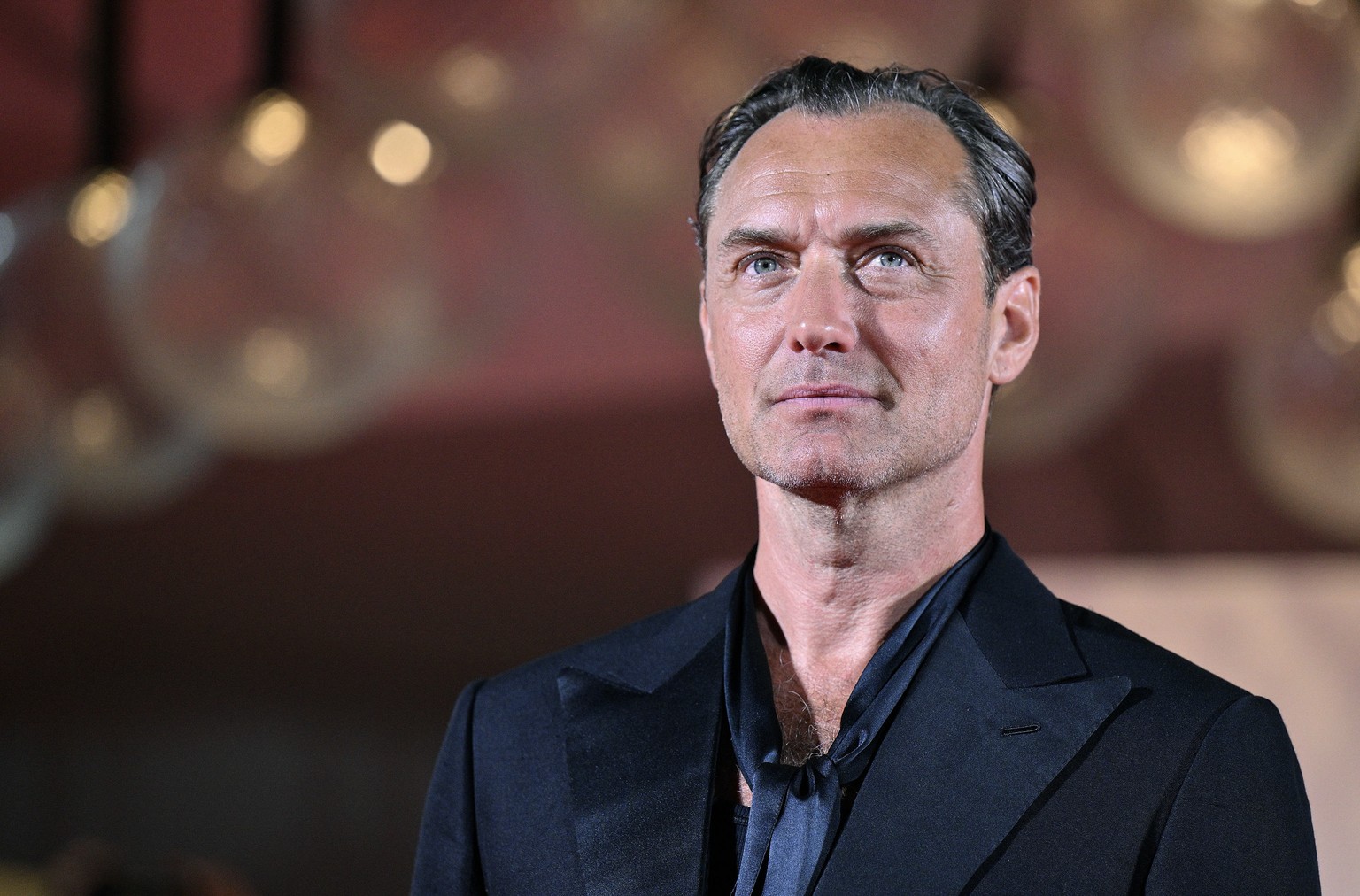 epa11576378 British actor Jude Law arrives for the premiere of &#039;The Order&#039; during the Venice Film Festival, in Venice, Italy, 31 August 2024. The movie is presented in the official competiti ...