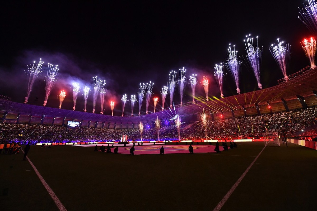 epa11077308 Fireworks explode during a ceremony prior Spanish Super Cup final match between Real Madrid and Barcelona at Al Awal Park in Riyadh, Saudi Arabia, 14 January 2024. EPA/STR