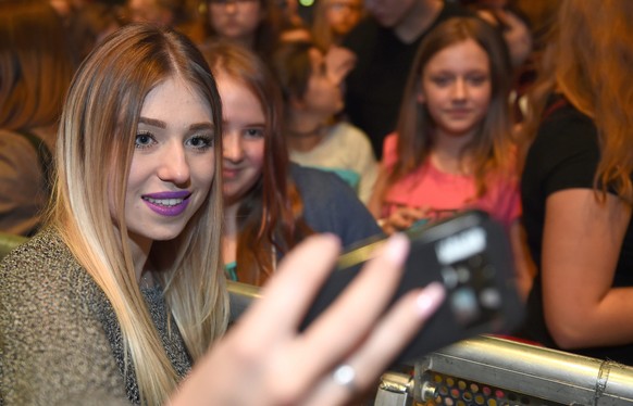 epa04971874 YouTube star Bibis Beauty Palace (Front) takes a selfie with a fan during a live appearance of YouTube stars in Bremen, Germany, 10 October 2015. EPA/CARMEN JASPERSEN