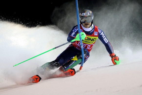 epa10376618 Lucas Braathen of Norway clears a gate during the first run of the Men&#039;s Slalom race at the FIS Alpine Skiing World Cup in Madonna di Campiglio, Italy, 22 December 2022. EPA/ANDREA SO ...