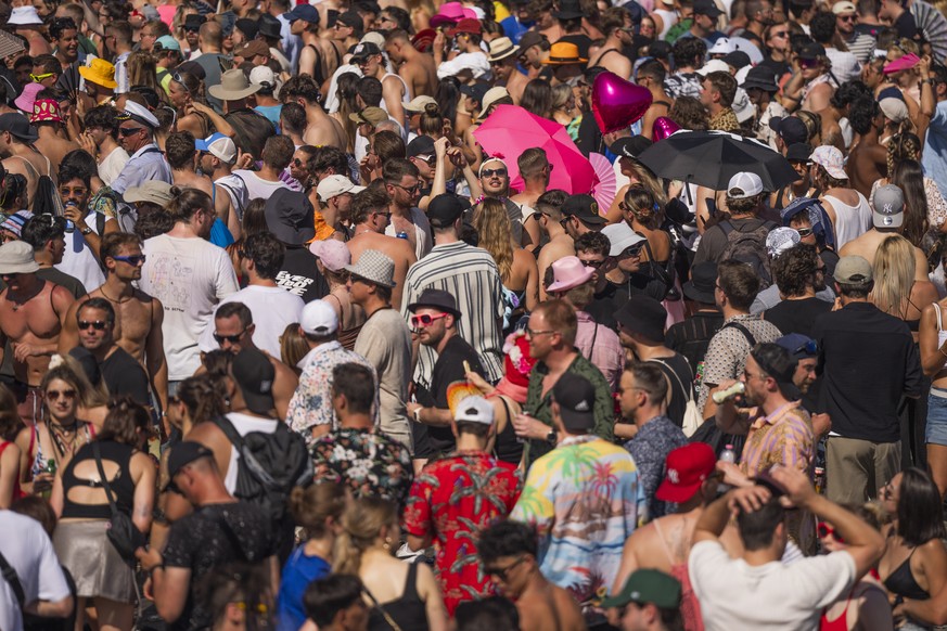 epa12291167 People attend the 32nd Street Parade in Zurich, Switzerland, 09 August 2025. The annual dance music event Street Parade runs this year under the slogan &#039;Live Love, Love Life.&#039; EP ...