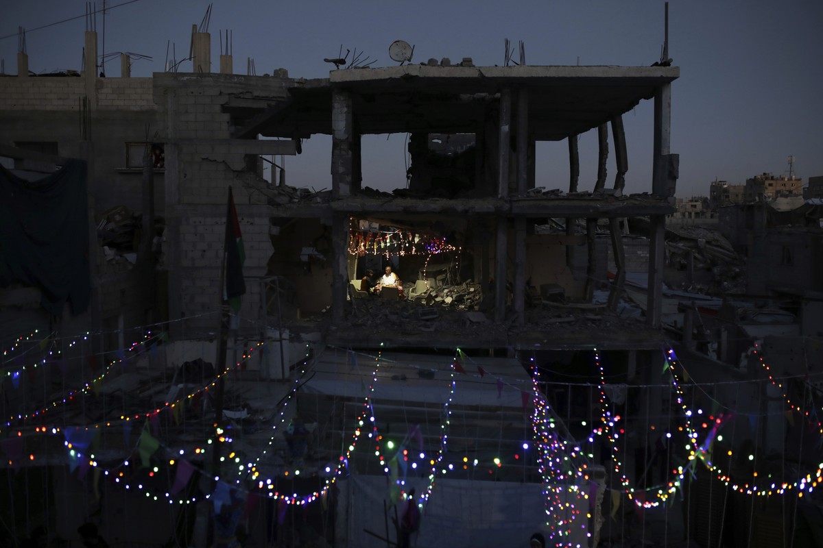 Palestinians hang decorations next to their destroyed homes in preparation for the holy month of Ramadan in Khan Younis, southern Gaza Strip, Friday, Feb. 28, 2025. (AP Photo/Jehad Alshrafi)
Mideast R ...