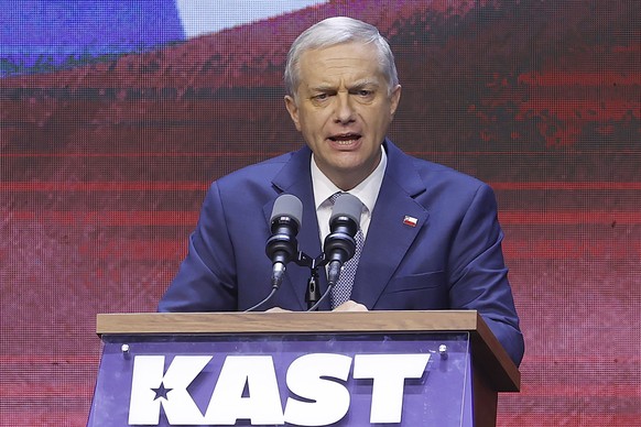 epa12593159 Chile's president-elect, the far-right Jose Antonio Kast, delivers a speech after winning the second round of the presidential elections in Santiago, Chile, 14 December 2025. EPA/ELVI ...