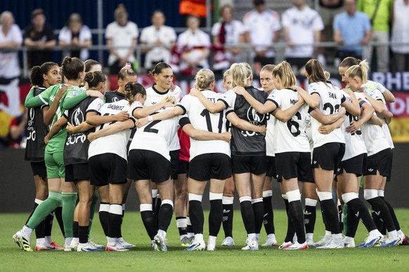 KEYPIX - Players of germany huddle together prior the UEFA Women&#039;s EURO 2025 Group C soccer match between Germany and Poland at the kybunpark stadium in St. Gallen, Switzerland, on Friday, July 4 ...