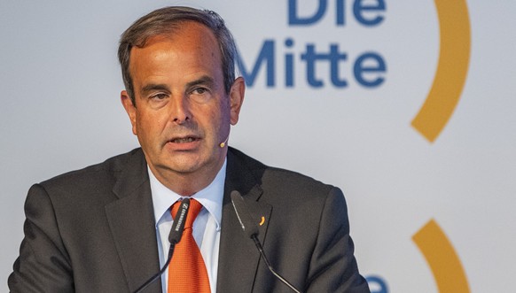 Der Partei Praesident der Partei die Mitte, Gerhard Pfister bei seiner Rede anlaesslich der Delegiertenversammlung der Die Mitte Partei der Schweiz vom Samstag, 11. September 2021 in Zug. (KEYSTONE/Ur ...