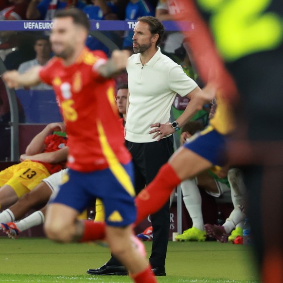 epa11478757 Head coach Gareth Southgate (C) of England reacts after losing the UEFA EURO 2024 final soccer match between Spain and England, in Berlin, Germany, 14 July 2024. EPA/CLEMENS BILAN