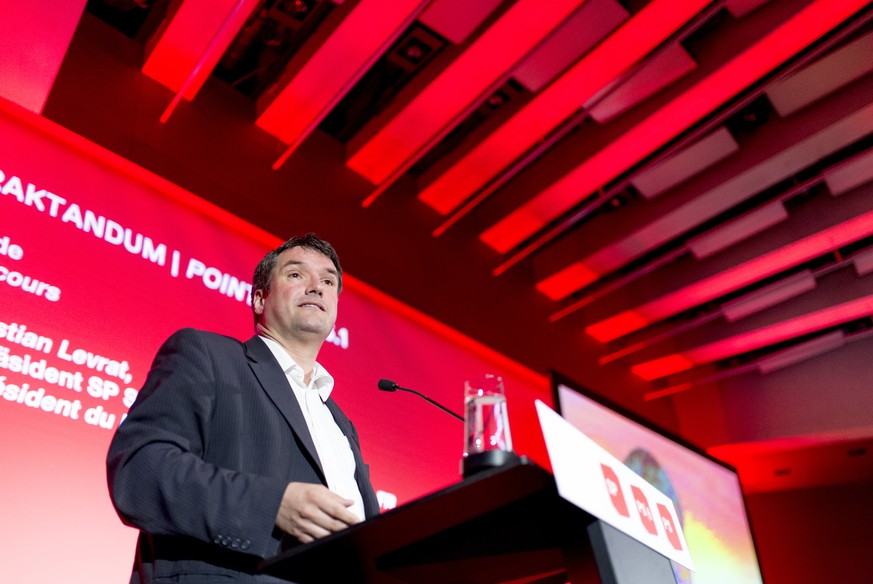 Christian Levrat, Praesident SP Schweiz, spricht an der Delegiertenversammlung der SP Schweiz im GKB Auditorium in Chur, am Samstag, 25. Juni 2016. (KEYSTONE/Nick Soland)