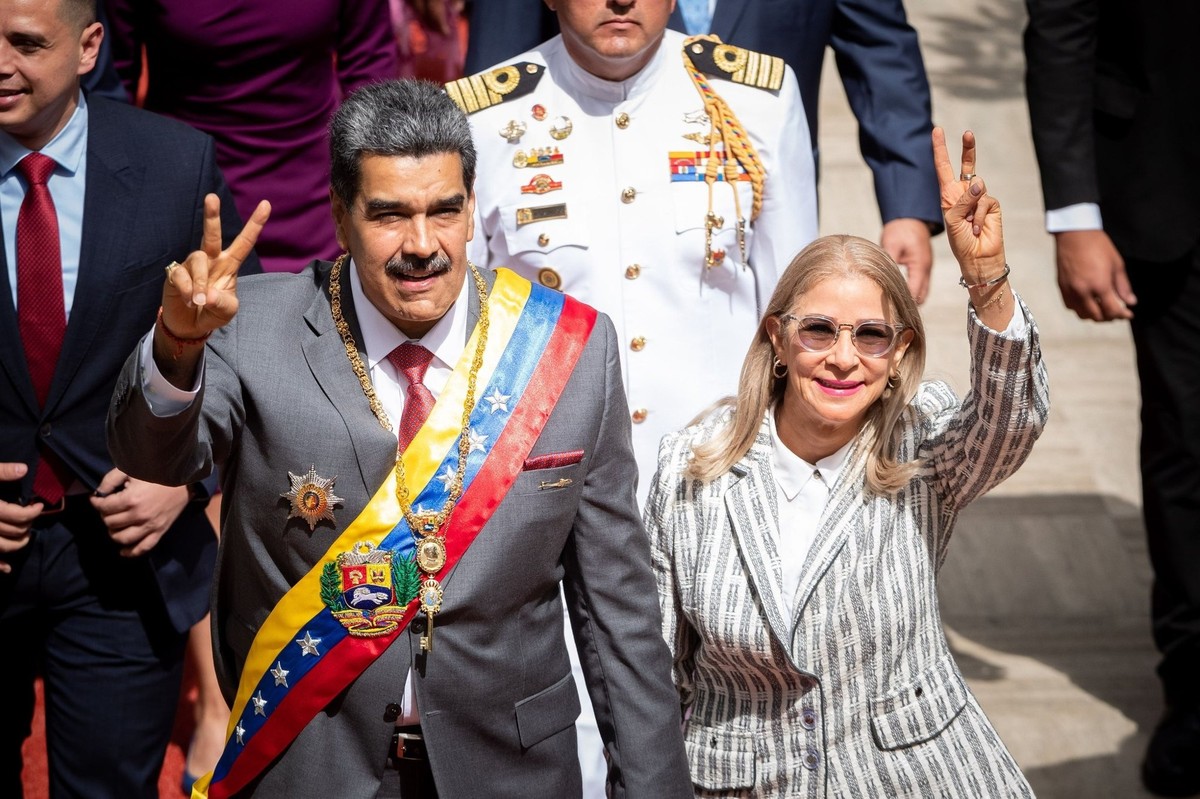 Qui succédera à Nicolas Maduro (ici avec son épouse) à la tête du Venezuela?
