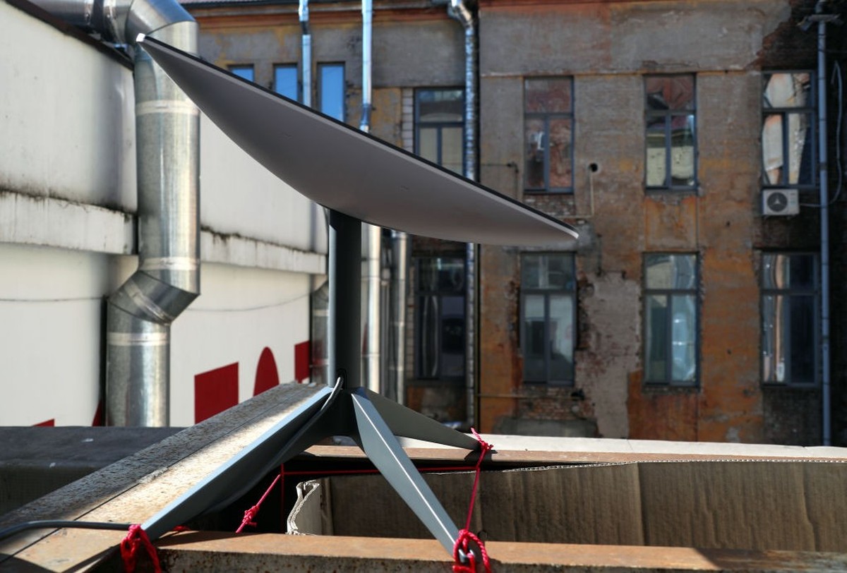 ODESA, UKRAINE - MARCH 15, 2022 - SpaceX Starlink internet terminal installed in Odesa, southern Ukraine (Photo credit should read Nina Lyashonok/ Ukrinform/Future Publishing via Getty Images)