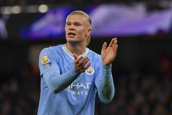 Manchester City&#039;s Erling Haaland applauds during the English Premier League soccer match between Manchester City and Brentford at the Etihad stadium in Manchester, England, Tuesday, Feb. 20, 2024 ...