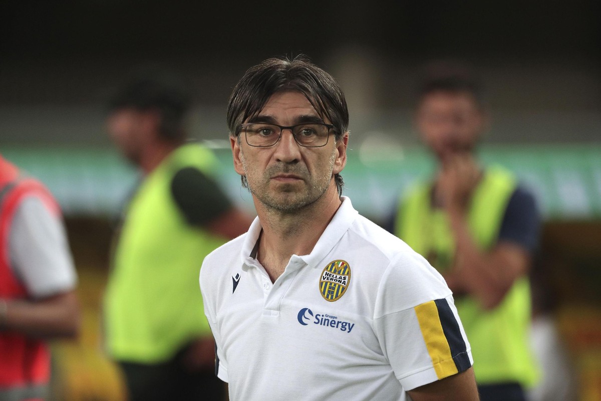 epa07793849 Verona's coach Ivan Juric prior to the Italian Serie A soccer match Hellas Verona FC vs Bologna FC at the Marcantonio Bentegodi stadium in Verona, Italy, 25 August 2019. EPA/FILIPPO V ...