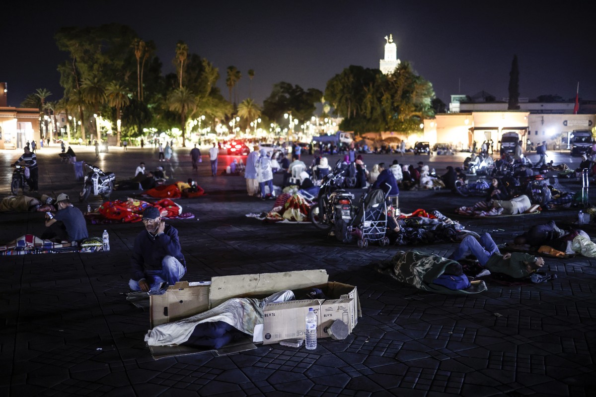 epa10851784 Hundreds of people sleep outside on Jeema El Fna square after a powerful earthquake hit Morocco, in Marrakech, Morocco, early 10 September 2023. A powerful earthquake that hit central Moro ...