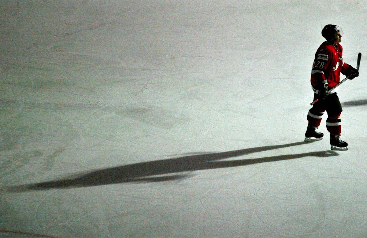 Swiss player Martin Pluess waits to leave the ice following his team's 2-1 loss to Sweden in IIHF World Ice Hockey Championship quarter-final action in Innsbruck, Austria, Thursday, May 12, 2005. ...