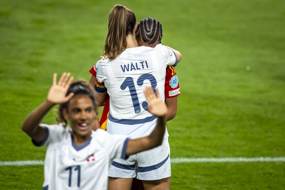&lt;p&gt;Das Märchen bleibt aus: Die Nati verliert im Viertelfinal trotz hartem Kampf gegen Spanien. Lia Wälti tröstet nach dem Schlusspfiff Iman Beney.&lt;/p&gt;