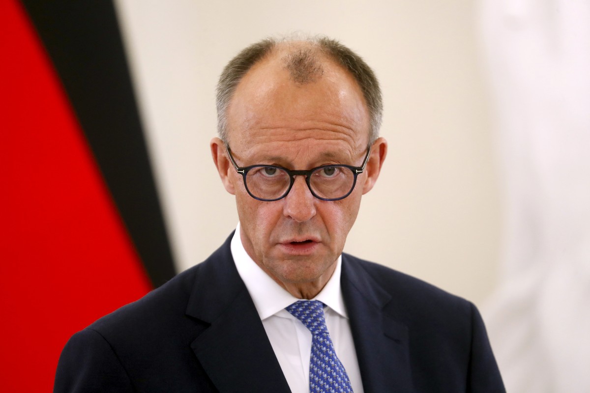 epa12125127 German Chancellor Friedrich Merz attends a press conference after his meeting with Lithuanian President Gitanas Nauseda (not seen) in Vilnius, Lithuania, 22 May 2025. The two leaders discu ...